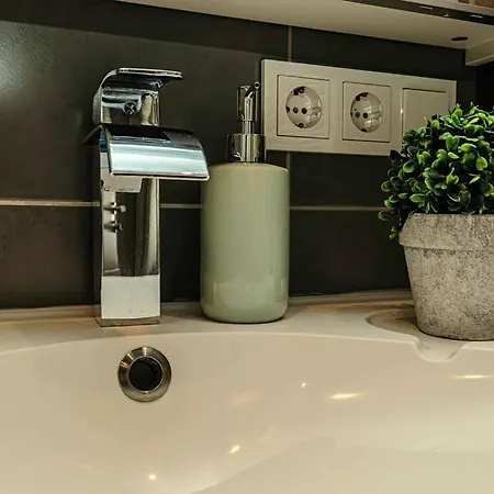 Lovely Flat In A Calm Neighbourhood Between Luxemburg And Esch/alzette Mondercange